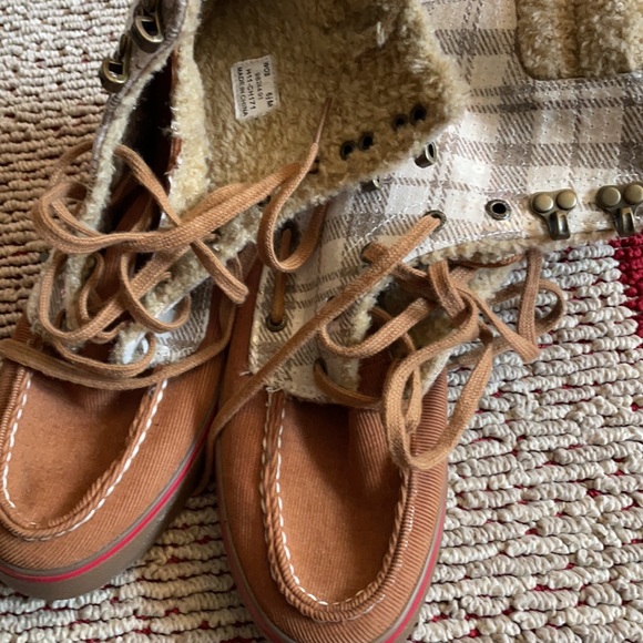Sperry boots with sequence so nice  worn but nice - Picture 2 of 3